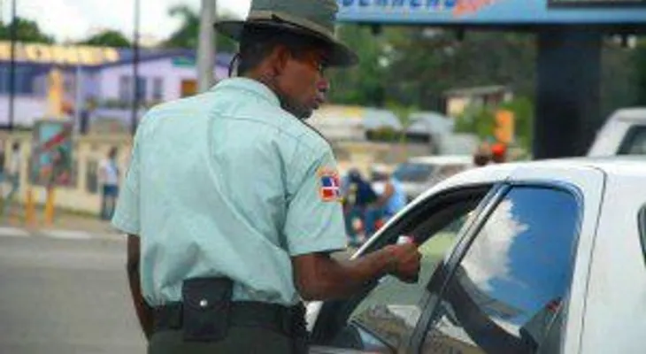 AMET sorprende 29 conductores utilizaban vehículos sin placas