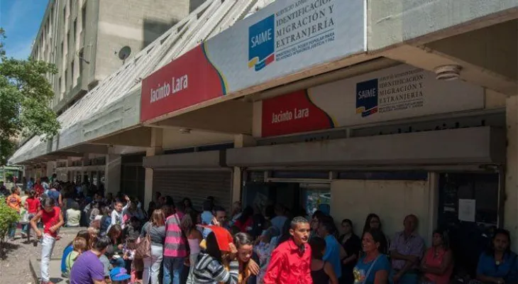 Es "un viacrusis" tener pasaporte en Venezuela