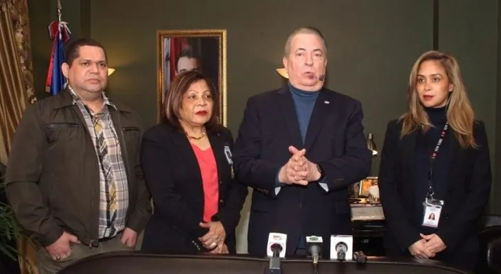 Selman inicia servicio consular que facilita comunicación telefónica con familiares en RD