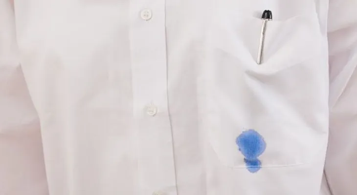 El vinagre blanco, alcohol o la crema de afeitar efectiva para quitar manchas de bolígrafo de la ropa