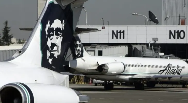 Un mecánico "suicida" roba un avión y se estrella en la bahía de Seattle