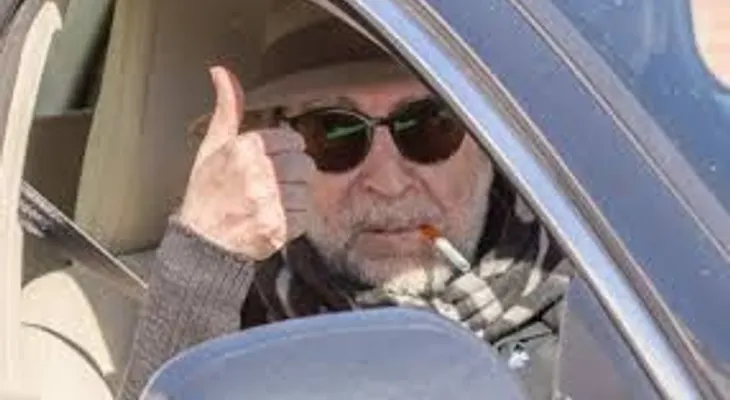 Joaquín Sabina recibe el alta hospitalaria y vuelve a casa tras la operación por su caída
