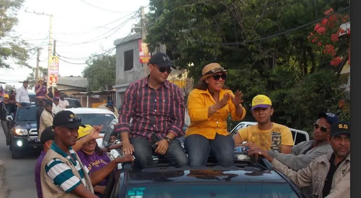 La precandidata a la Alcaldía por Pedro Brand realiza marcha-caravana 