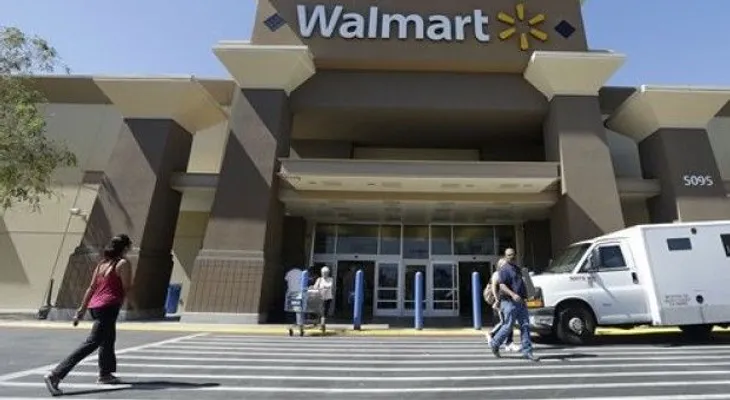 Wal-Mart aumentará sueldos a casi el 40% de sus empleados 