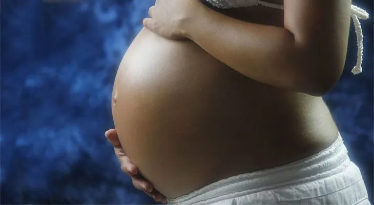 Una madre publica una cruda foto de su cicatriz que cambiará su visión sobre la cesárea