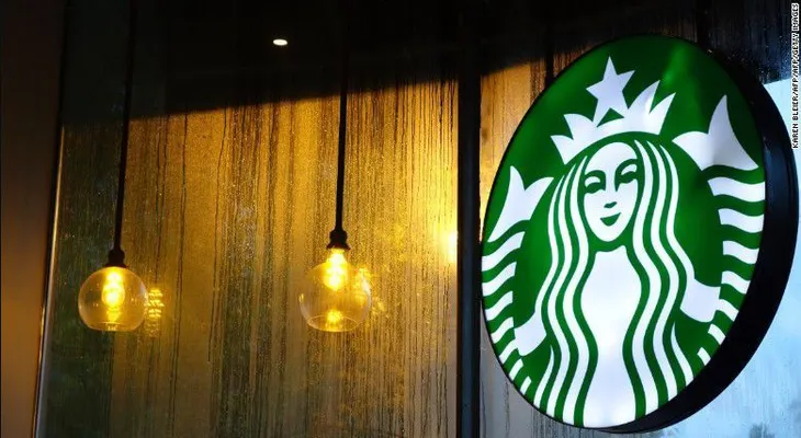 Starbucks en Arabia Saudita le prohibe la entrada a las mujeres