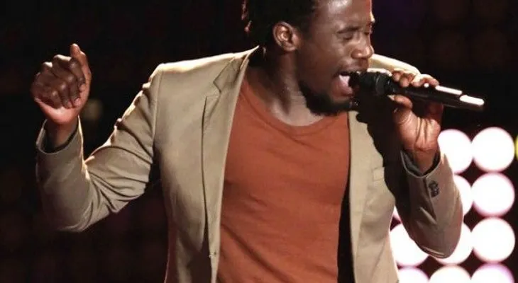 Participante del reality The Voice Anthony Riley se ahorca