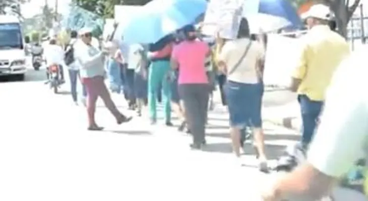 Productores protestan en Hato Mayor en demanda les devuelvan terrenos