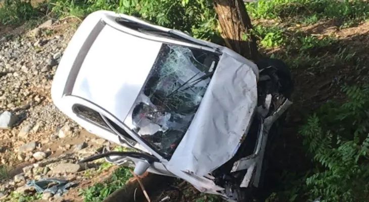 Una mujer identificada como Mariel Suárez, muere al caer a un río carro en que viajaba 