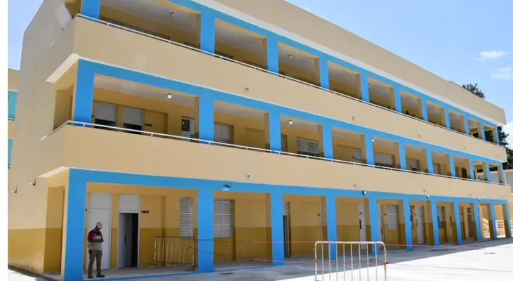 Abinader entrega escuela Minerva Mirabal en Sabana Perdida