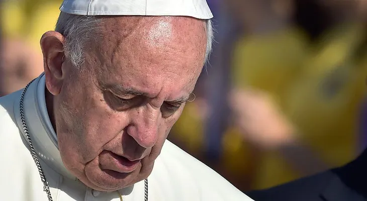Papa Francisco condena violencia "inhumana" y "ciega" en Barcelona