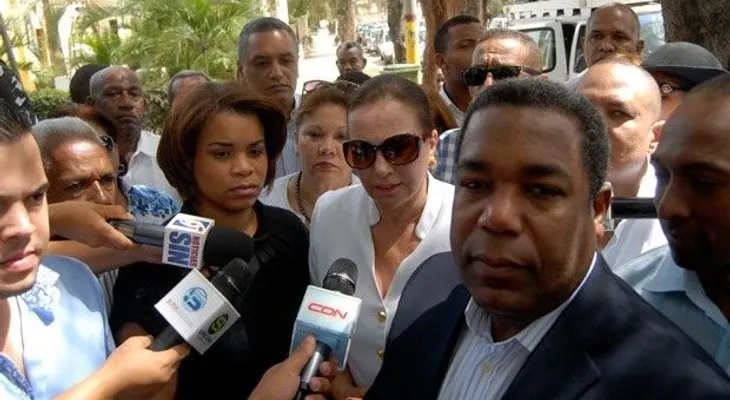 PRD llama a la unidad frente a tumba de Peña