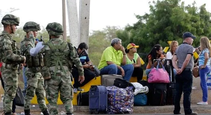 Santos aboga por diálogo sincero con Venezuela