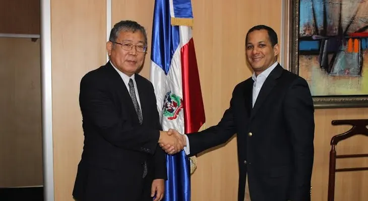Embajador de Japón visita al Ministro de la Juventud
