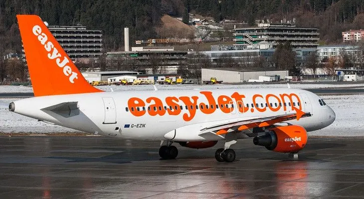Despiden a una azafata de EasyJet por comer un sándwich de 5 dólares y no exigir recibo