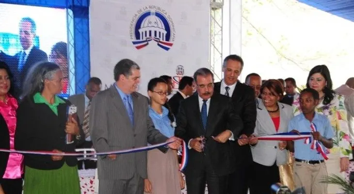 Danilo entrega 4 escuelas en provincia Santo Domingo