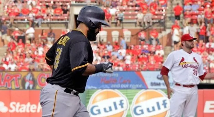 Toronto suma 11 triunfos en línea; Álvarez jonronea y Liriano gana