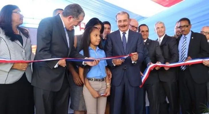 Danilo deja en funcionamiento centros educativos y sede Regional de Educación en Cotuí