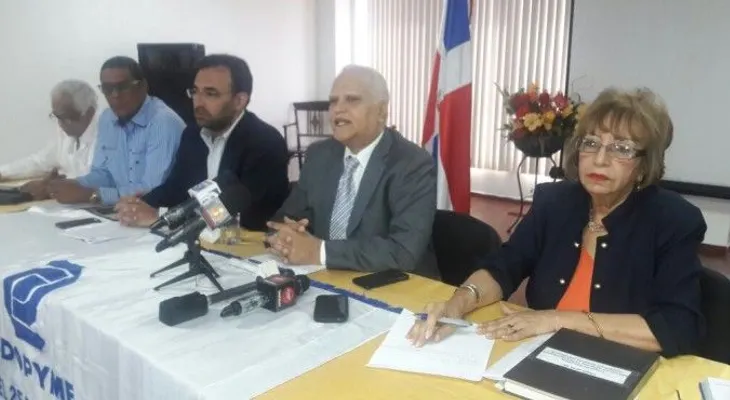 Empresarios siguen en rebeldía por aumento salarial; recurrirán al TSA si es ratificado