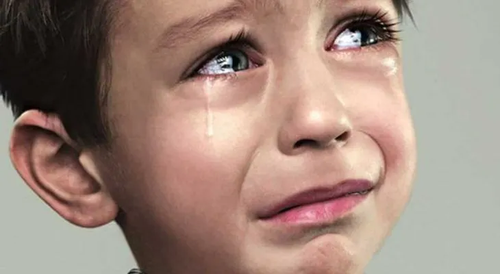 Eres un inútil, dejas de llorar, estoy decepcionado de tí, no eres bueno; 5 frases que no deberías usar al hablar con tus hijos 