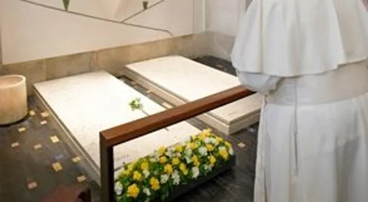 Papa canoniza a dos pastorcitos de Fátima en centenario