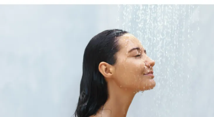 Bañarse demasiado puede dañar la piel en RD, dicen expertos