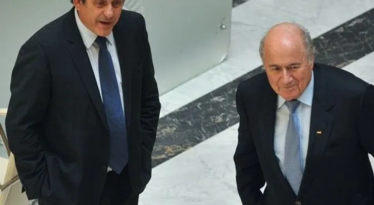 La FIFA suspende a Blatter y Platini