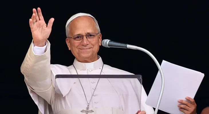 El papa León XIV reaparece en el Ángelus tras su cirugía de pulmón y agradece las oraciones por su recuperación