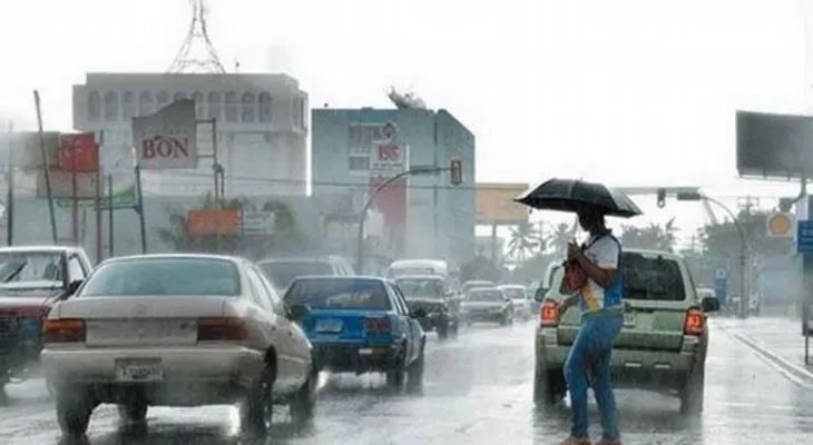 Vaguada y onda tropical provocarán aguaceros y tronadas este lunes