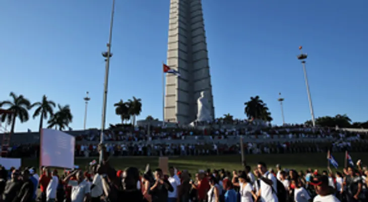 Comienza en La Habana masivo desfile militar por 58 años de la Revolución