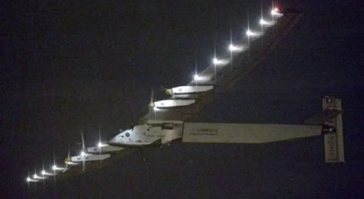 Avión solar aterriza en Hawai tras vuelo de 120 horas 