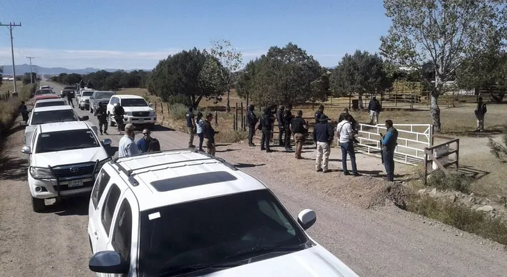 Arrestan por homicidio al líder de una secta polígama, sus cuatro esposas y a su novia