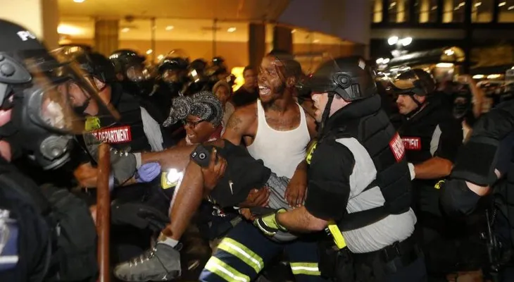 Un muerto durante la segunda noche de disturbios en Charlotte