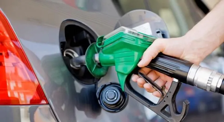  Industria y Comercio anuncia rebaja de RD$4:00 pesos en precio gasolina; gasoil uno y GLP sube dos 