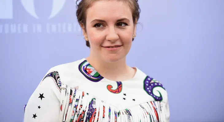 Al quirófano, la actriz Lena Dunham por la ruptura de un quiste en un ovario