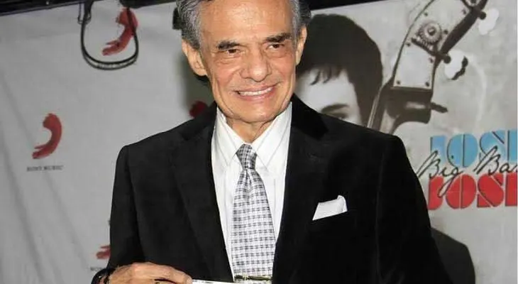 José José está hospilalizado, pero desmienten sea por un tumor