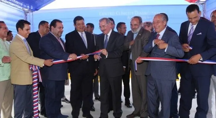 Presidente Medina inaugura tres escuelas y una clínica en Constanza