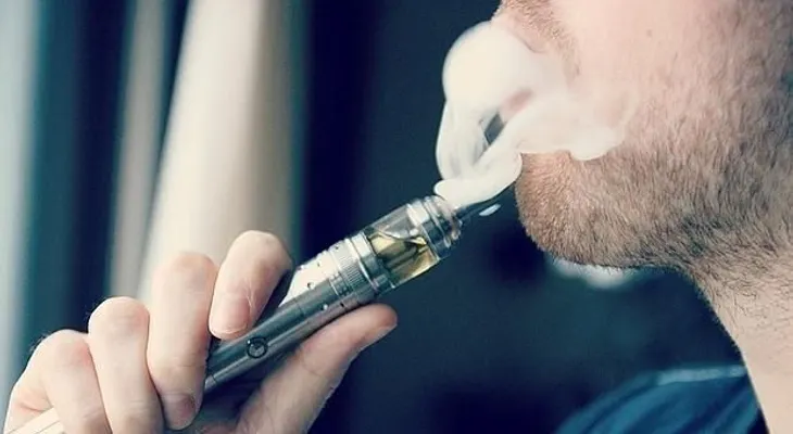 Te lo dicen para que no te jodas: Uso de cigarrillos electrónicos provoca enfermedades 
