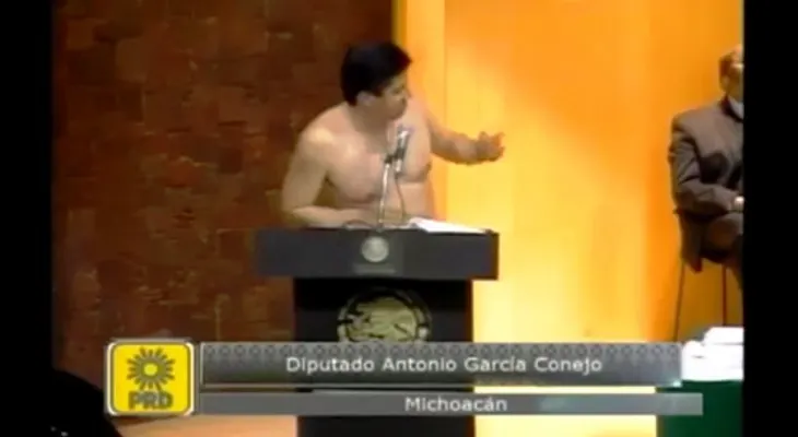 Vídeo: Diputado mexicano se desnuda en plena sesión