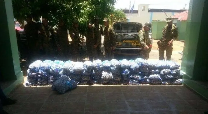 Armada ocupa 450 sacos de ajo contrabandeados desde Haití