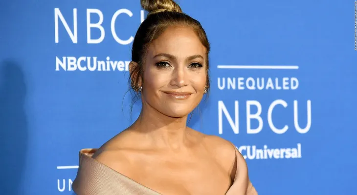 Jennifer Lopez sacude los VMA con su presentación y escribe su nombre en la historia