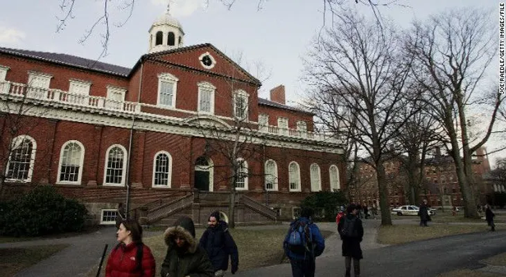 Evacuan cuatro edificios en Harvard por amenaza de bomba "no confirmada"