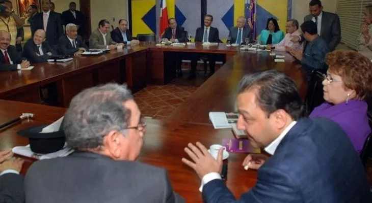 Convocan Comité Político del PLD para este lunes en la noche 