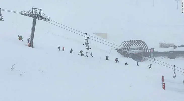 Avalancha golpea resort en los Alpes franceses por segunda vez en un mes