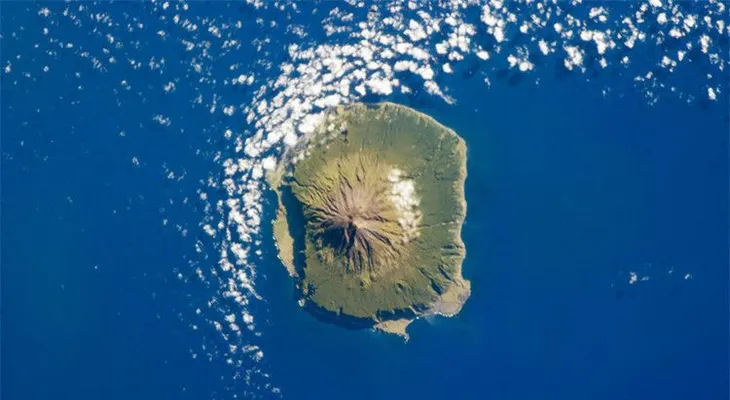¿Es agricultor? Le pueden contratar en la isla habitada más inaccesible del mundo