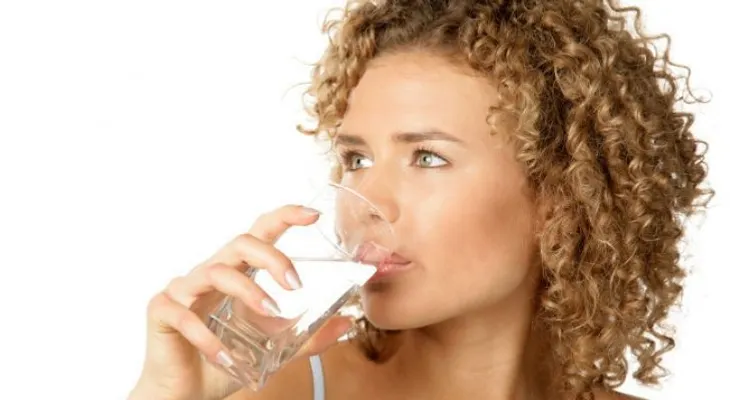 ¿Ocho vasos de agua al día? Matemos al mito de una vez por todas 