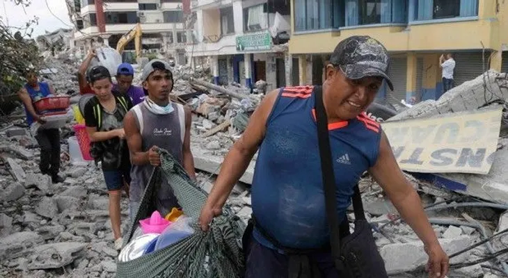 Rafael Correa anuncia medidas económicas por el terremoto