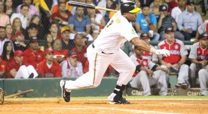 Aguilas prestan a Héctor Luna a los Cardenales de Lara, en Venezuela