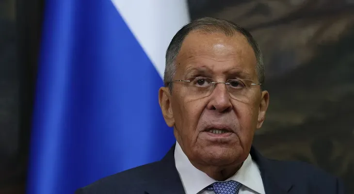 Lavrov asegura que Rusia continuará los ataques mientras negocia la paz con Ucrania