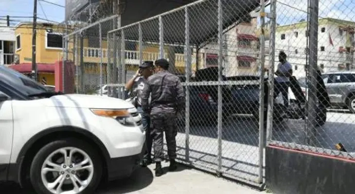 Identifican como Andrés Robertson Aguilar y Taylor Casimir (El Haitiano), hombres abatido por PN, cuando asaltaban un dealer